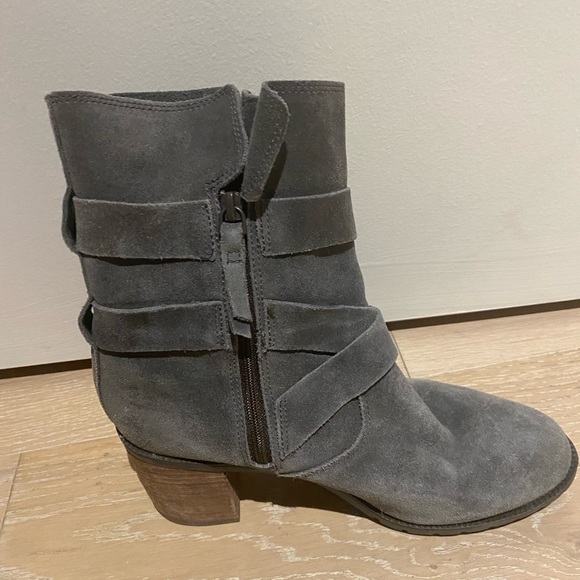 Clarks gray suede boots - Picture 4 of 5